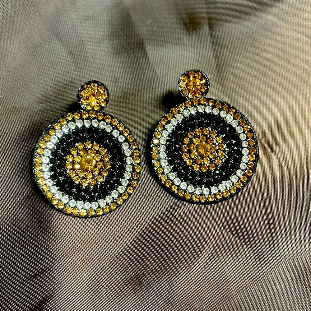 Lightweight shiny stone earrings